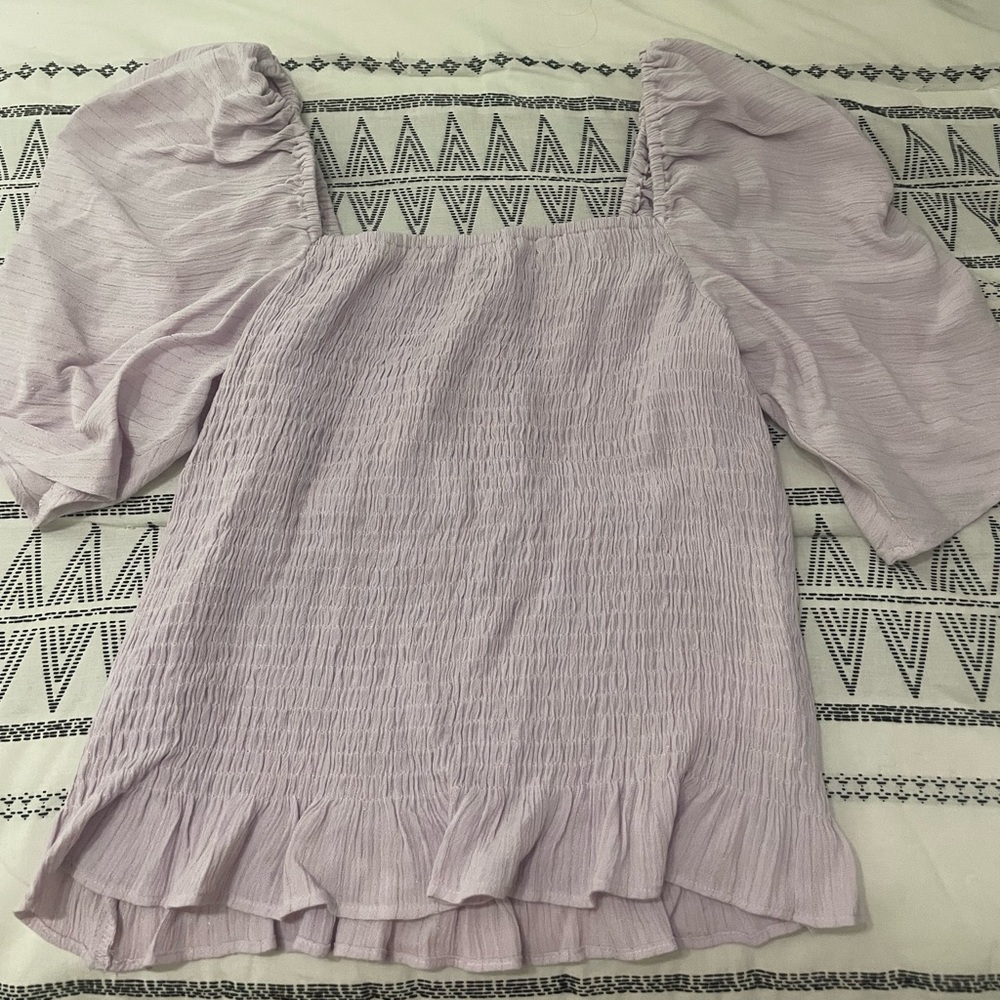 Express Lilac top. NWT. Puff sleeve. Size Small